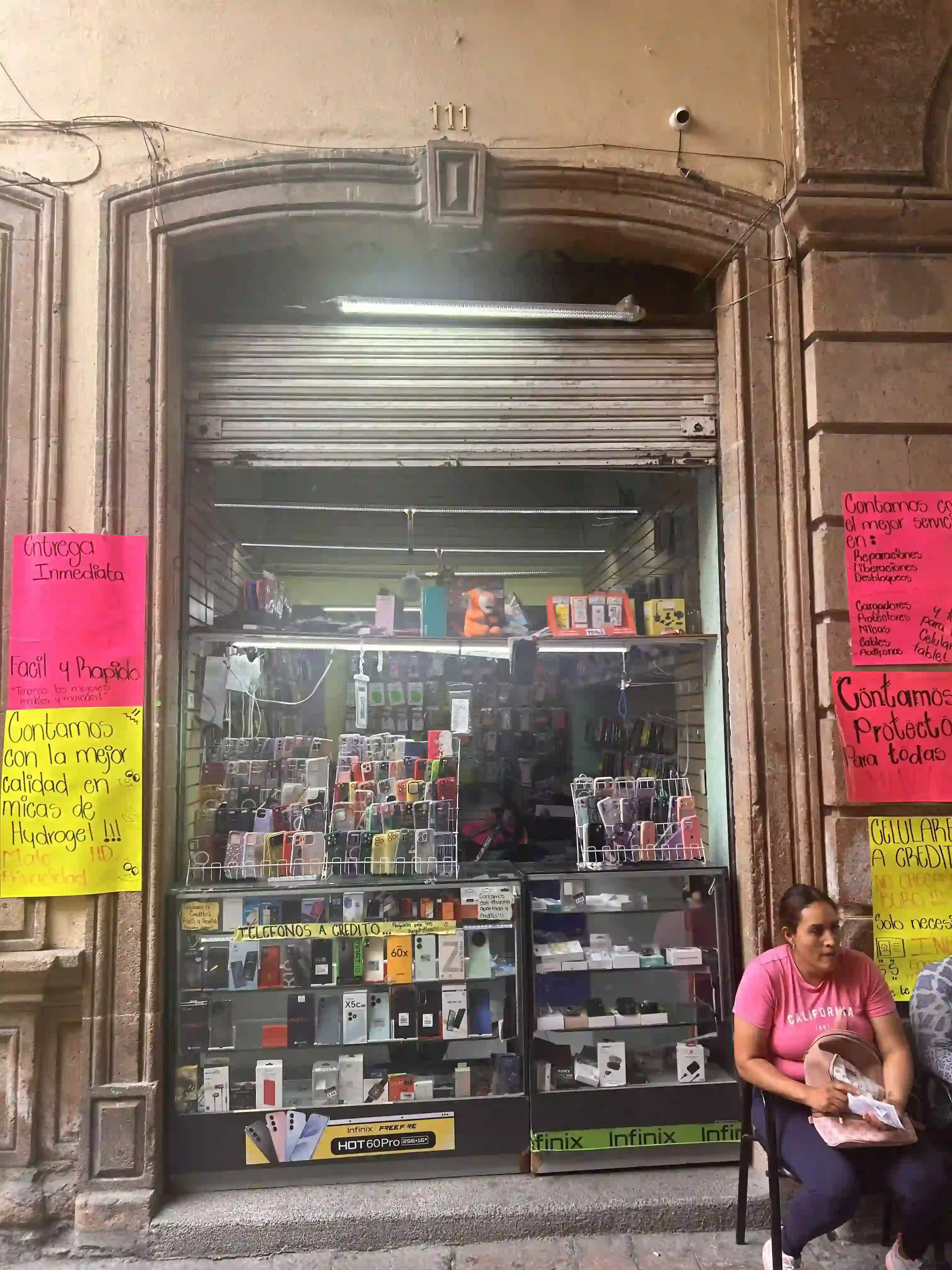 Fachada YADOCEL Portal Padilla 111