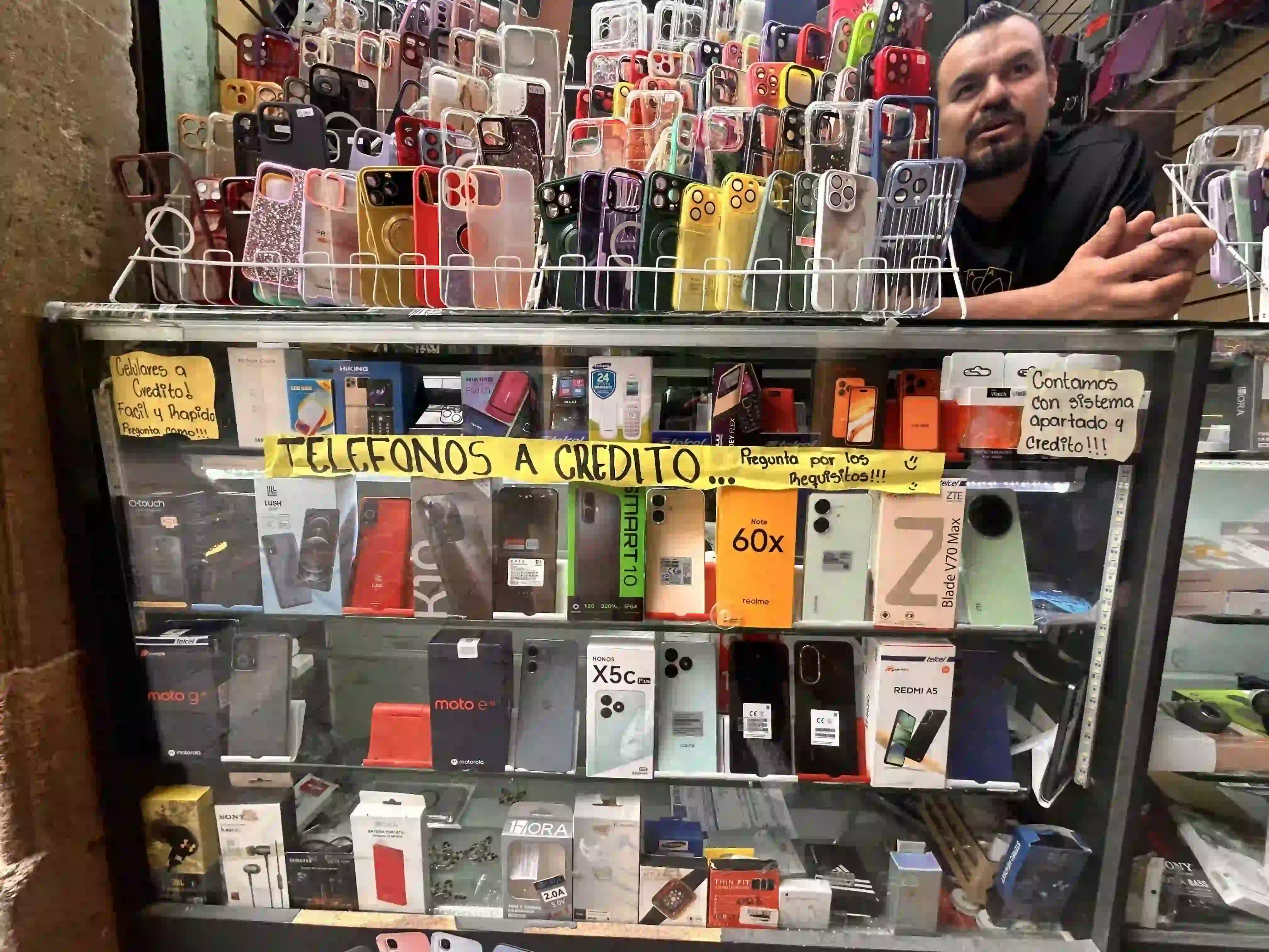 Vitrina de celulares YADOCEL